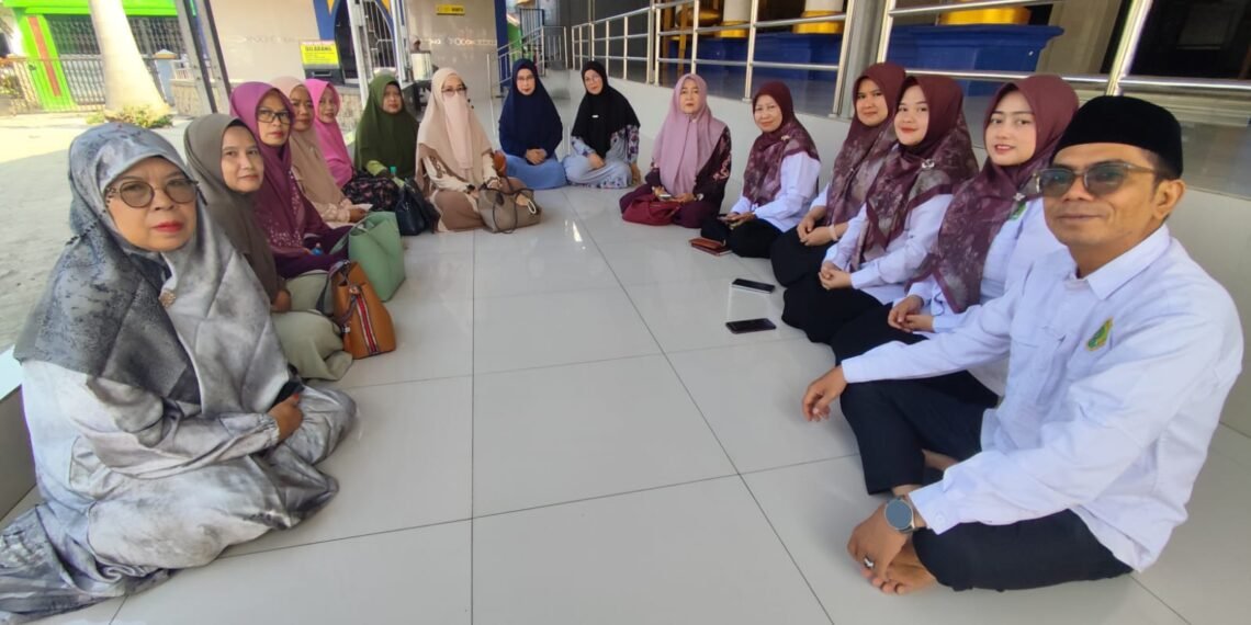 Tim Sosialisasi KUA Cibadak Edukasi Majelis Taklim Assalam tentang Gerakan Nasional Indonesia Berkiblat