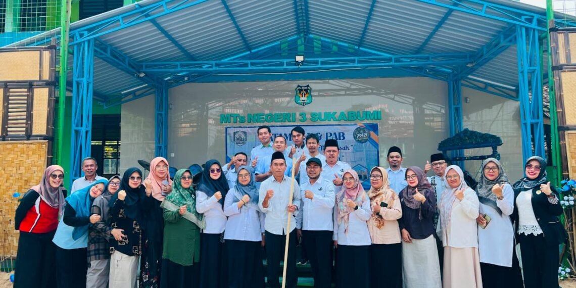 KUA Cikembar Sosialisasikan Gerakan Nasional Indonesia Berkiblat kepada Wali Siswa MTsN 3 Sukabumi