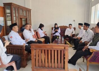 Tim Sosialisasi KUA Ciambar Edukasi Guru MTs Nurul Huda tentang Gerakan Nasional Indonesia Berkiblat