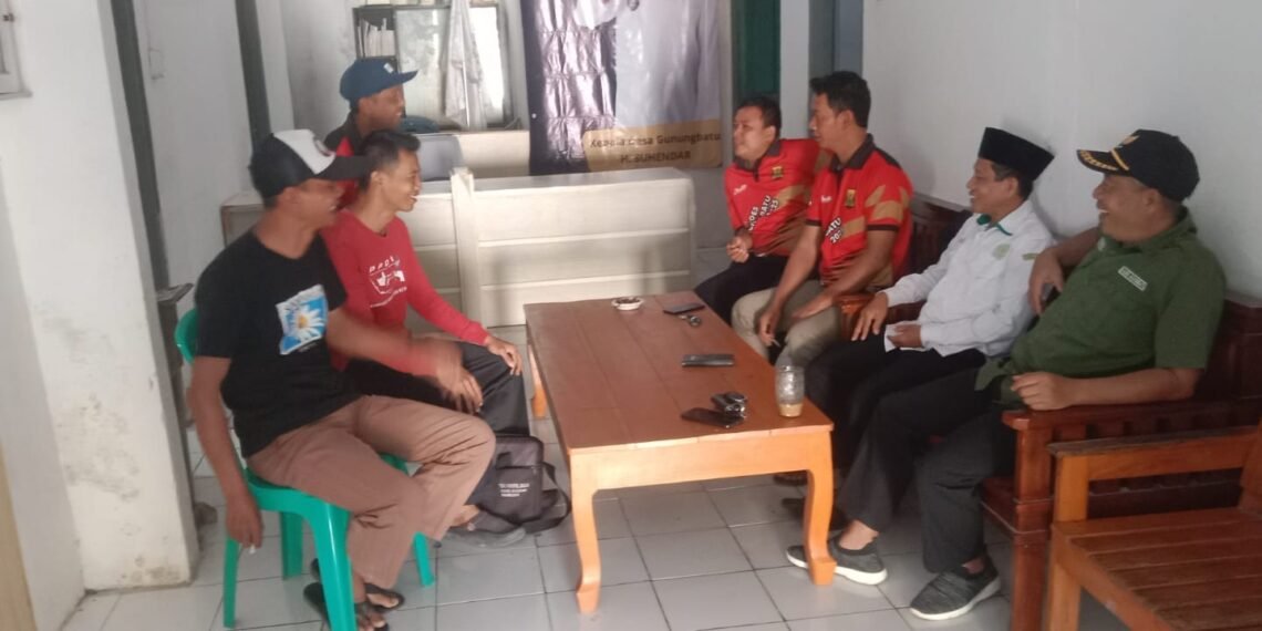 Penyuluh Agama Islam KUA Ciracap Sosialisasikan Gerakan Nasional Indonesia Berkiblat di Kantor Desa Gunungbatu, Disertai Bimbingan Registrasi Akun