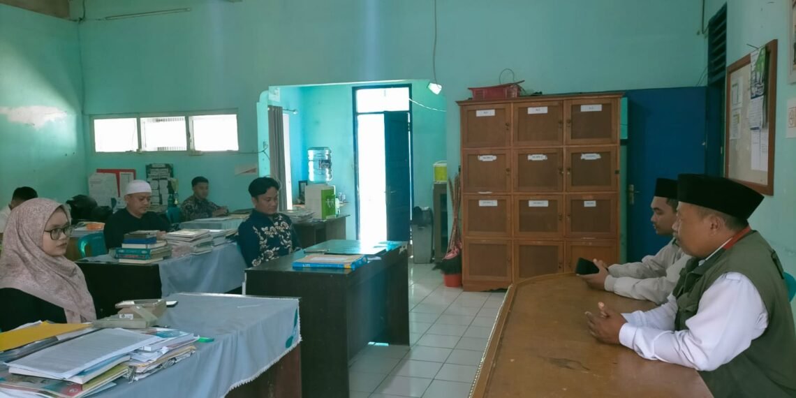 KUA Ciambar Perkuat Edukasi Gerakan Nasional Indonesia Berkiblat di SMA PGRI Ciambar