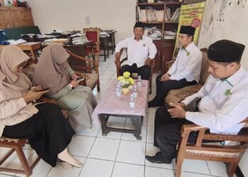 Tim Sosialisasi KUA Ciambar Edukasi Siswa SMK TECMA tentang Gerakan Nasional Indonesia Berkiblat