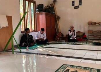 Penyuluh Agama Islam KUA Jampangkulon Sosialisasikan Gerakan Nasional Indonesia Berkiblat di Majelis Taklim Nurul Hidayah