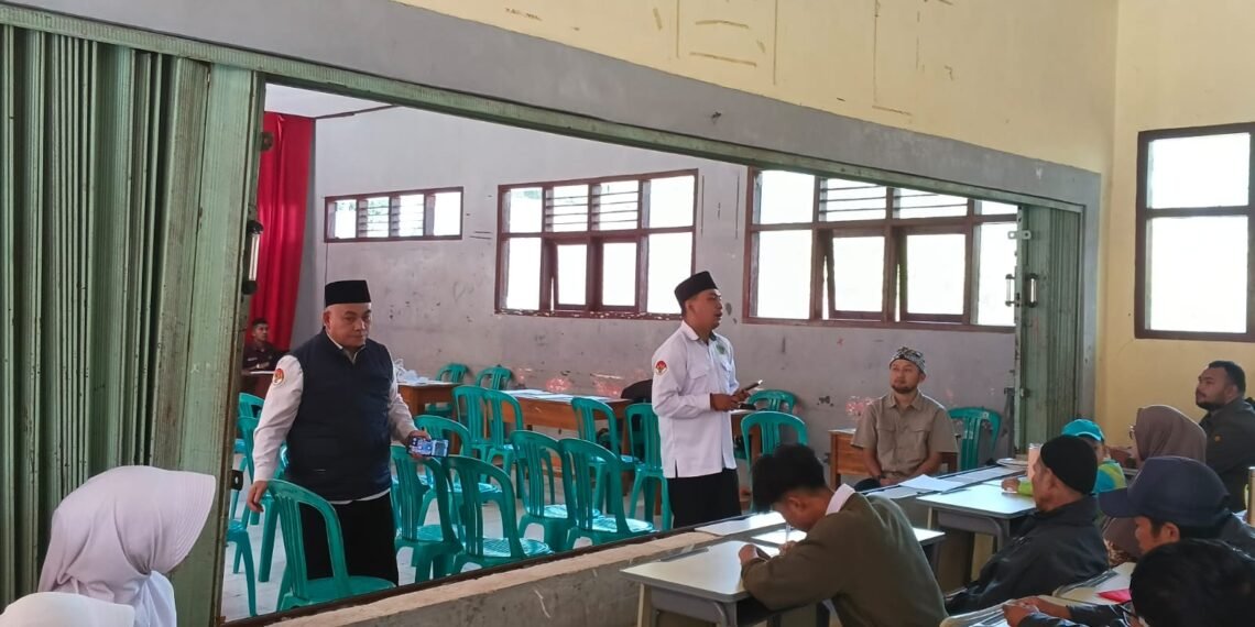 KUA Kabandungan Gandeng SMA Negeri Kabandungan Edukasi Rashdul Kiblat kepada Siswa dan Orang Tua