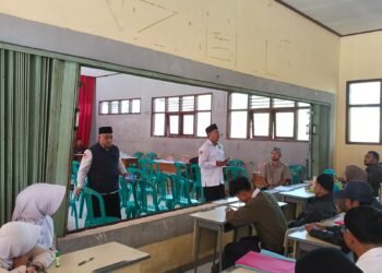 KUA Kabandungan Gandeng SMA Negeri Kabandungan Edukasi Rashdul Kiblat kepada Siswa dan Orang Tua