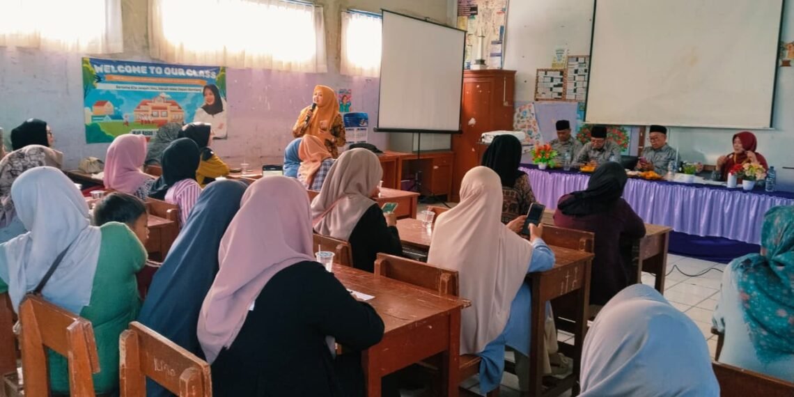 Tim Sosialisasi Gerakan Nasional Indonesia Berkiblat KUA Cikembar Edukasi Civitas Akademika MIN 3 Sukabumi