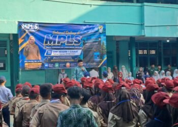 Kepala KUA Cisaat Buka Tes Bacaan Al-Qur’an Siswa Baru SMP Negeri 1 Cisaat