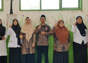 KUA Ciracap Perkuat Sinergi, MI Nurul Hikmah Ujunggenteng Deklarasikan Dukungan Gerakan Nasional Indonesia Berkiblat