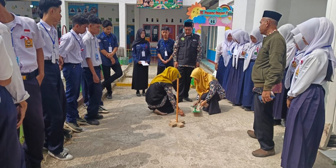 KUA Sagaranten Optimalkan Sosialisasi Gerakan Nasional Indonesia Berkiblat pada MPLS SMK Kesehatan Sagaranten