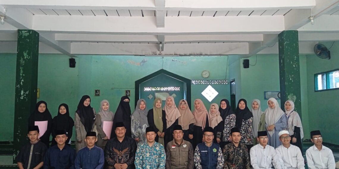 Kolaborasi KUA Sukaraja dan TIMNAS PMPAI Sukseskan Tes Bacaan Al-Qur’an Siswa Baru