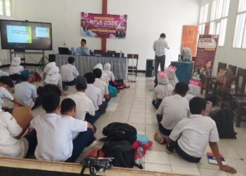 Penyuluh KUA Surade Manfaatkan Momentum MPLS untuk Sosialisasikan Gerakan Nasional Indonesia Berkiblat