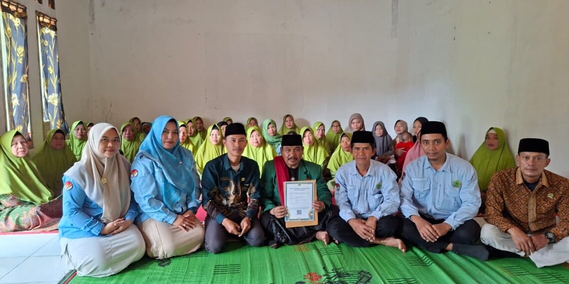 KUA Cibitung Gelar Bimluh Terpadu dan Serahkan SKT Majelis Taklim Bahrul Ulum