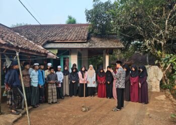 Penyuluh Agama Islam KUA Jampangtengah Ajak Santri Praktik Rashdul Kiblat untuk Sukseskan Gerakan Indonesia Berkiblat