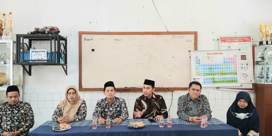 Penyuluh Agama KUA Cicurug Bersama Tim KTT Laksanakan Tes Baca Al-Qur’an bagi Siswa Baru SMPN 1 Cicurug