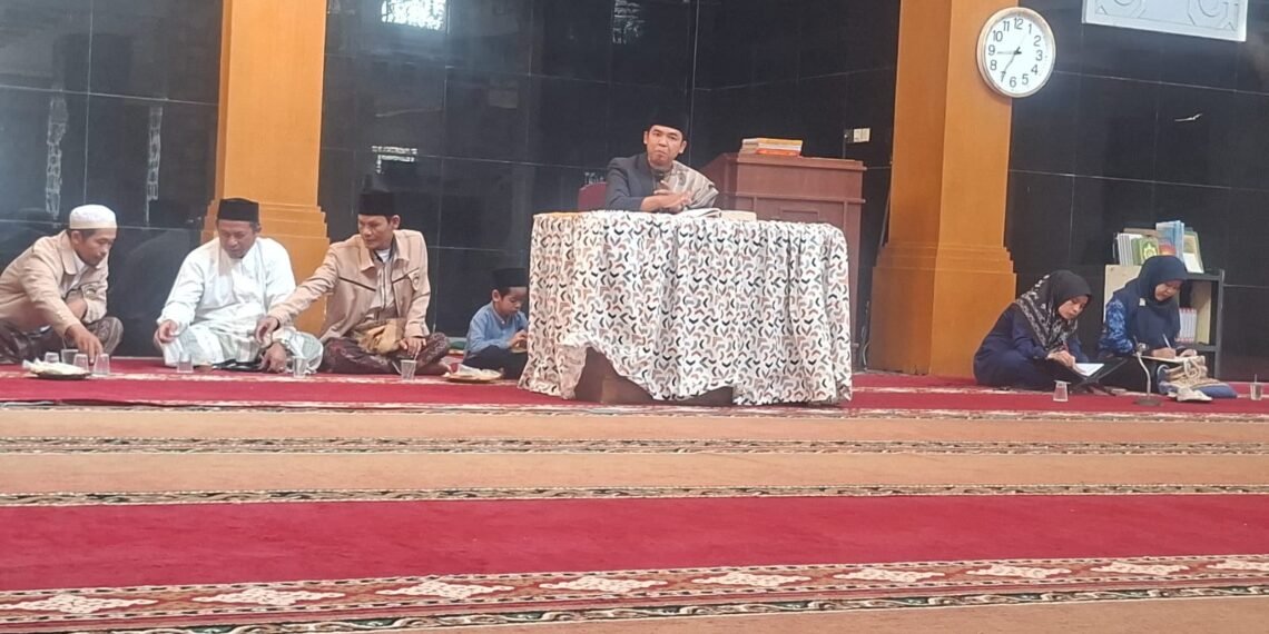 Pengajian Binaan KUA Sukalarang di Masjid Al-Jabbar Perkuat Pemahaman Keagamaan Masyarakat