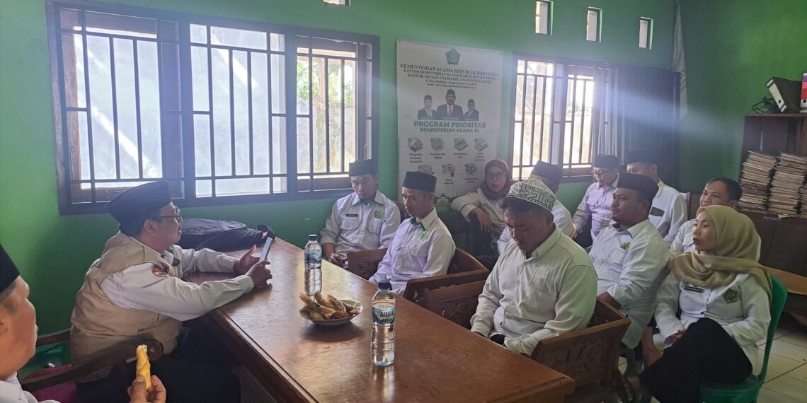 Pembinaan Pegawai, Kepala KUA Lengkong Tekankan Profesionalisme dan Peningkatan Kualitas Pelayanan