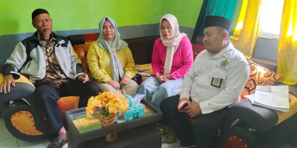 Kepala KUA Ciemas Berikan Bimbingan Perkawinan Mandiri kepada Calon Pengantin