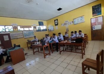 Pengawas Bina MI Kecamatan Ciracap Perkuat Penyusunan Dokumen Kurikulum Berbasis Cinta