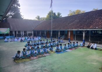 KUA Lengkong Perkuat Pendidikan Karakter melalui Pendampingan Pembiasaan Salat Dhuha di MI Bojonghaur