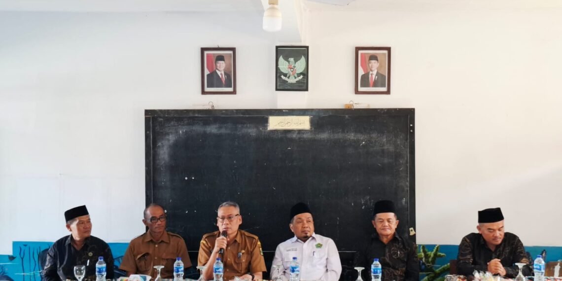 Kabid Kesmas Dinkes Sukabumi Tinjau Verifikasi Stratifikasi Sekolah Sehat di MI Selajambe