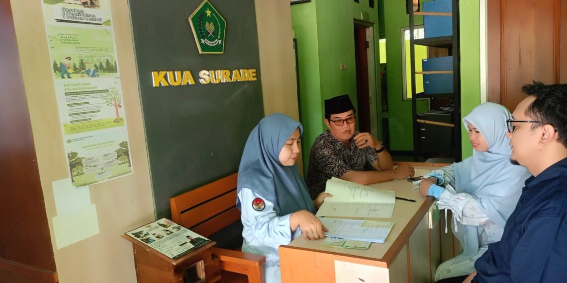 Verifikasi Berkas Catin, KUA Surade Pastikan Keabsahan Data dan Tingkatkan Kualitas Pelayanan