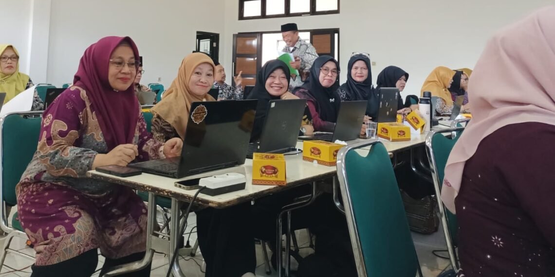Hj. Eneng Nurhayati: Uji Kompetensi Jadi Momentum Tingkatkan Profesionalisme Penyuluh Agama