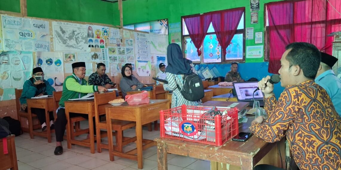 Pengawas Bina MI Kecamatan Ciemas Pimpin Rapat Dinas dan Penyusunan Dokumen Kurikulum Berbasis Cinta