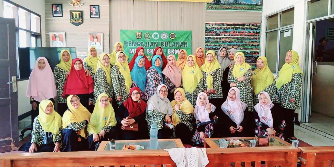 KUA Cicantayan Edukasi Jamaah Majelis Taklim Cegah Pernikahan Dini
