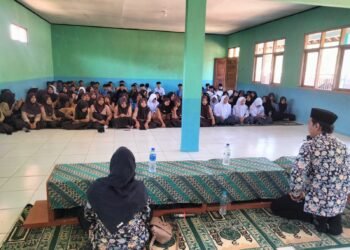 Penyuluh KUA Nyalindung Bekali Siswa MTs dan MA Nur-Rohman melalui Program BRUS