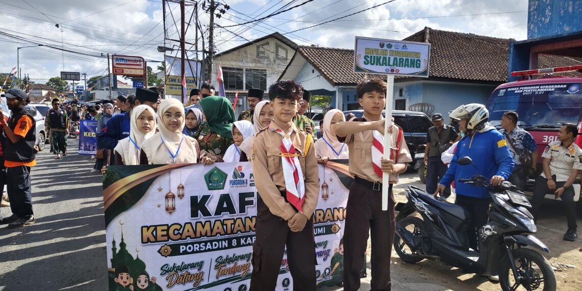 KUA Sukalarang Dampingi Kafilah Ikuti Pawai Ta’aruf PORSADIN VIII Tingkat Kabupaten Sukabumi