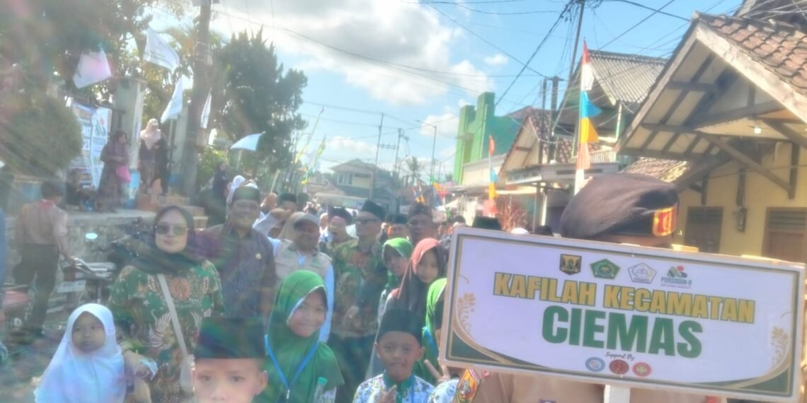 KUA Ciemas Dampingi Kafilah Ikuti Pawai Ta’aruf PORSADIN VIII Tingkat Kabupaten Sukabumi
