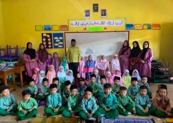 KUA Lengkong Dampingi Praktik Salat Siswa RA Nurul Amal, Tanamkan Nilai Keagamaan Sejak Dini