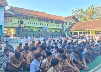 KUA Lengkong Dampingi Pembiasaan Salat Duha untuk Perkuat Karakter Religius Siswa MTs Assobandiyah