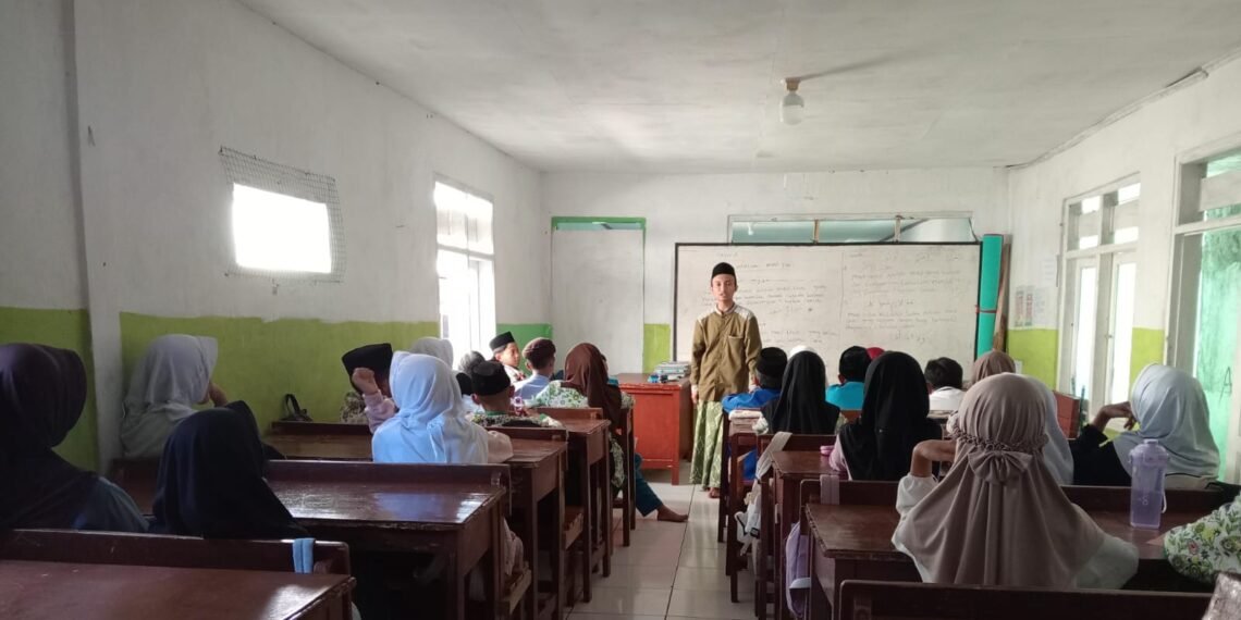 KUA Sukalarang Perkuat Literasi Al-Qur’an Santri melalui Pembinaan BTQ di MDT Al-Ikhlas Cimangkok