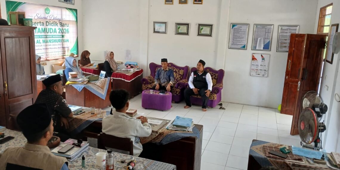 Penyuluh Agama KUA Ciemas Sampaikan Materi Etika Guru terhadap Siswa pada Rapat KBC MTs Al-Manshuriyah