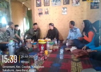 Penyuluh Agama Islam KUA Cisolok Bersama Lembaga Keagamaan Salurkan Bantuan bagi Korban Kebakaran Kampung Adat Cipta Mulya
