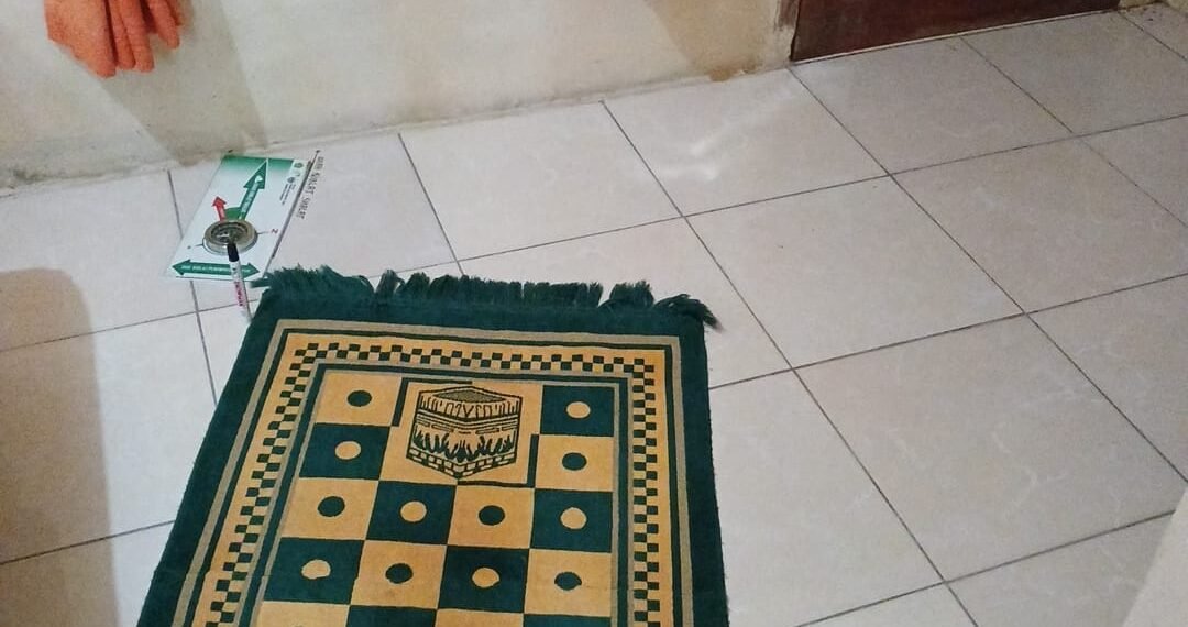 Kalibrasi Arah Kiblat Homestay, Penyuluh KUA Ciemas Pastikan Akurasi Arah Ibadah