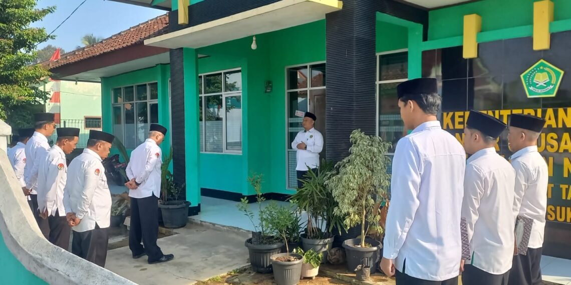 KUA Nagrak Gelar Apel Pagi untuk Perkuat Disiplin dan Tingkatkan Kualitas Pelayanan