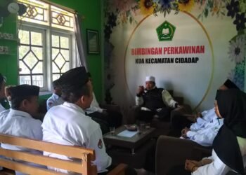 Kepala KUA Cidadap Berikan Pembinaan Peningkatan Kapasitas Kinerja Pegawai