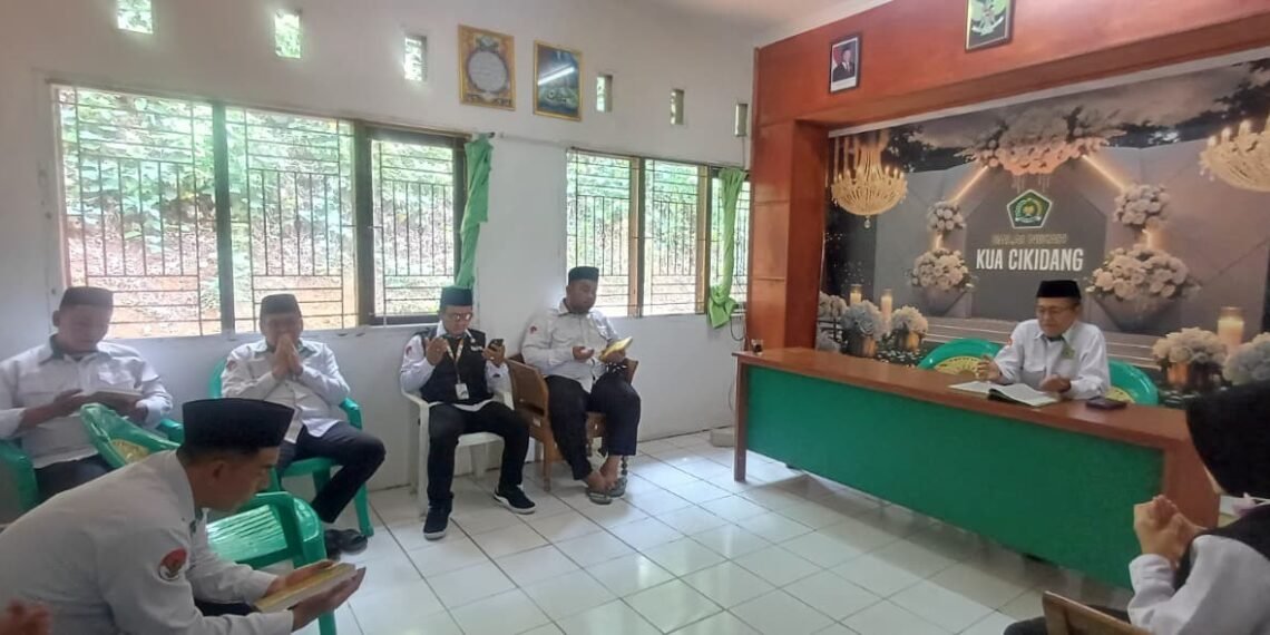 KUA Cikidang Awali Pekan dengan Tadarus Al-Qur’an dan Pembinaan Pegawai