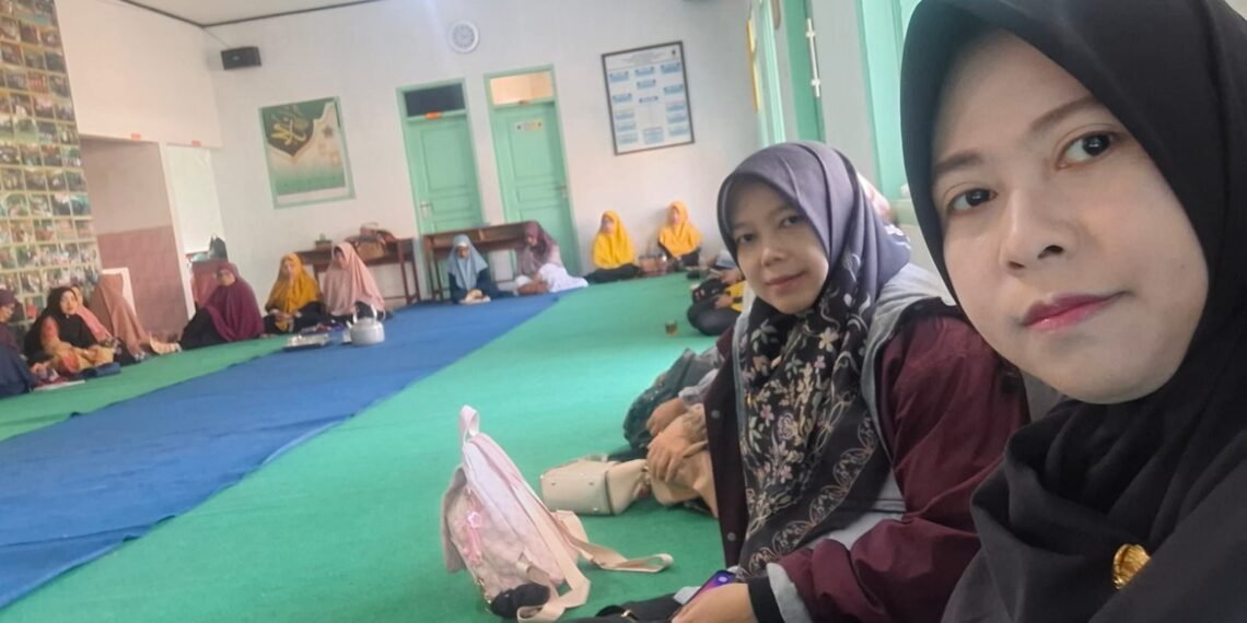Penyuluh Agama KUA Gegerbitung Berikan Penyuluhan Ketahanan Keluarga pada Pengajian Rutin Manaqib