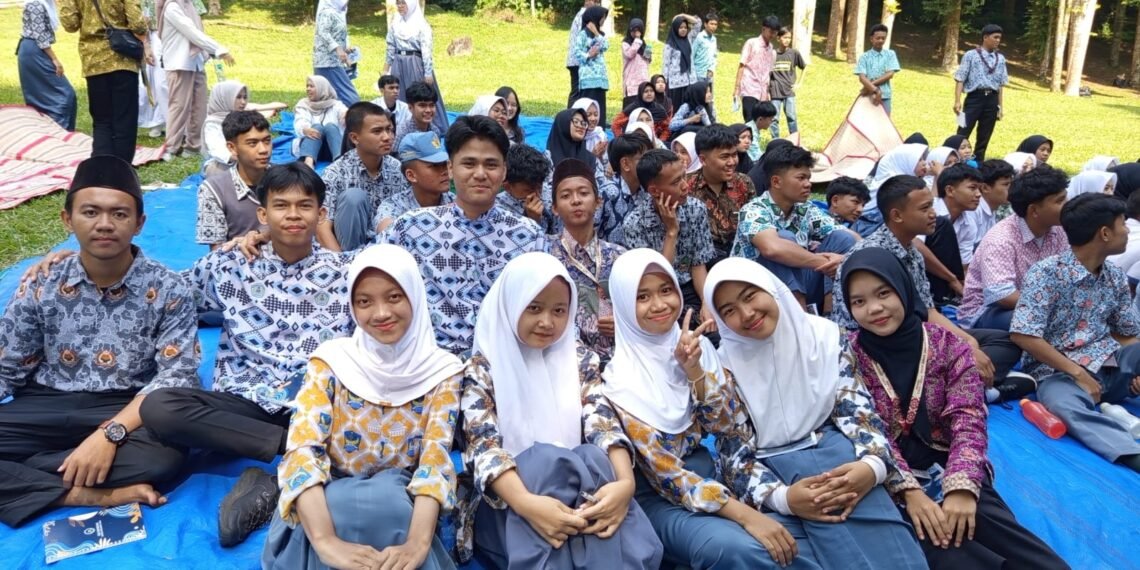 MAN 2 Sukabumi Perkuat Literasi JKN melalui Camp Bakti Pemuda GERMAS