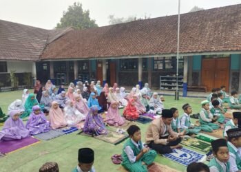 KUA Lengkong Dampingi Pembiasaan Membaca Surat Yasin di MI Bojonghaur, Wujud Implementasi Kurikulum Berbasis Cinta