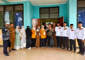 KUA Purabaya Bersama DRM Kabupaten Sukabumi Salurkan Wakaf Iqra Klasikal untuk Dukung Peningkatan Mutu Pendidikan Al-Qur’an
