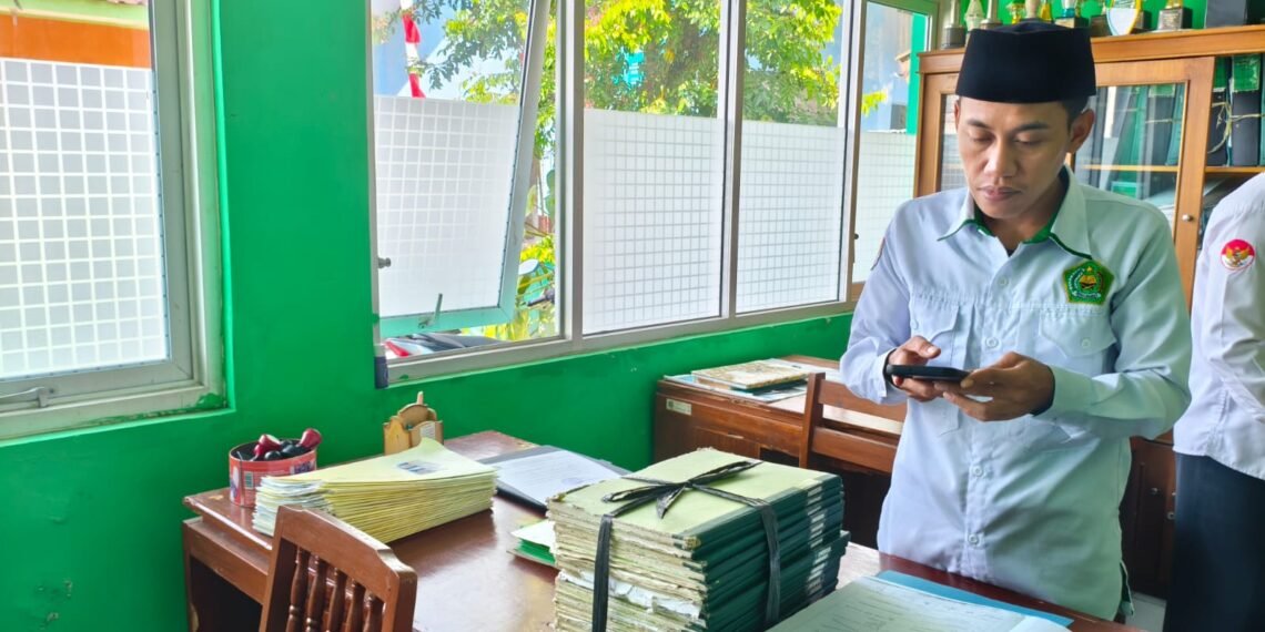 KUA Nagrak Laksanakan Digitalisasi Arsip Akta Nikah Lama untuk Perkuat Layanan Publik