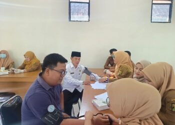 KUA Sagaranten Dukung Program Bupati, Kepala KUA dan Penyuluh Agama Ikuti Cek Kesehatan Gratis
