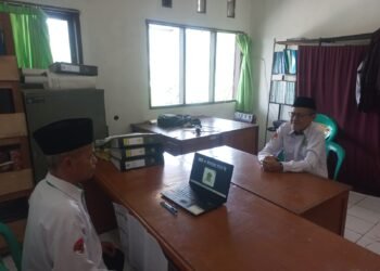 Kepala KUA Cikidang Awasi Tahap Wawancara Uji Kompetensi Penyuluh Agama Islam