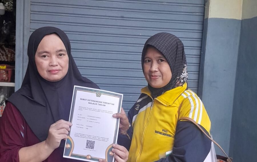 KUA Parakansalak Serahkan SKT Majelis Taklim dalam Kegiatan Bimbingan dan Penyuluhan Keagamaan