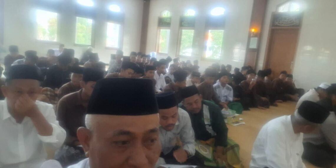 Kepala KUA Jampangkulon dan MUI Pimpin Khotmil Qur’an Syahriahan, Satukan 604 Jemaah di Masjid Besar Mihrobul Muslimin