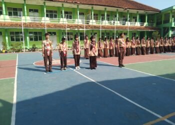 Latihan Perdana Pramuka MAN 2 Sukabumi Diawali Upacara Pindah Golongan Penggalang ke Penegak